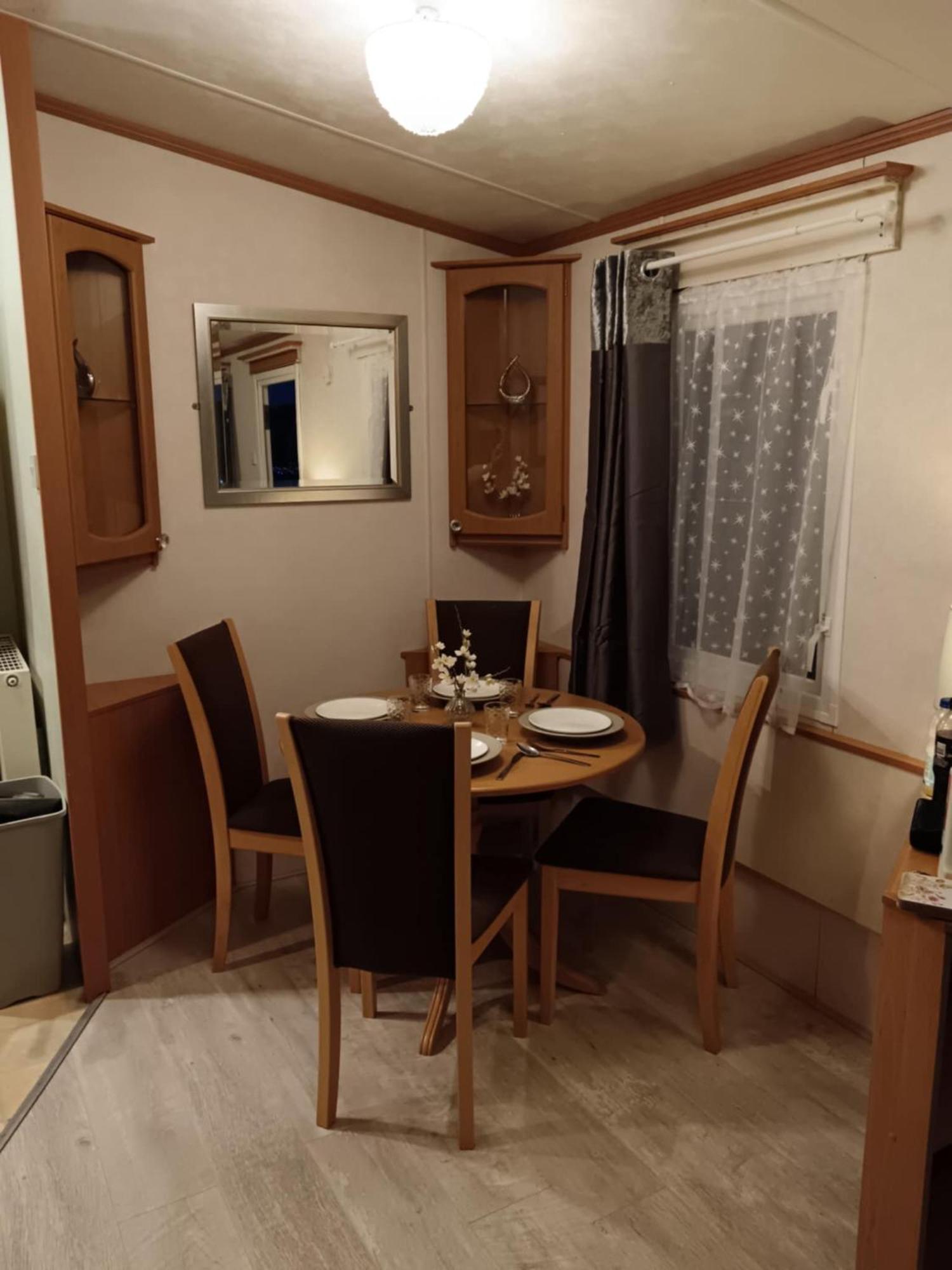 Lovely 3 Bedroom 8 Berth Caravan In ريل المظهر الخارجي الصورة